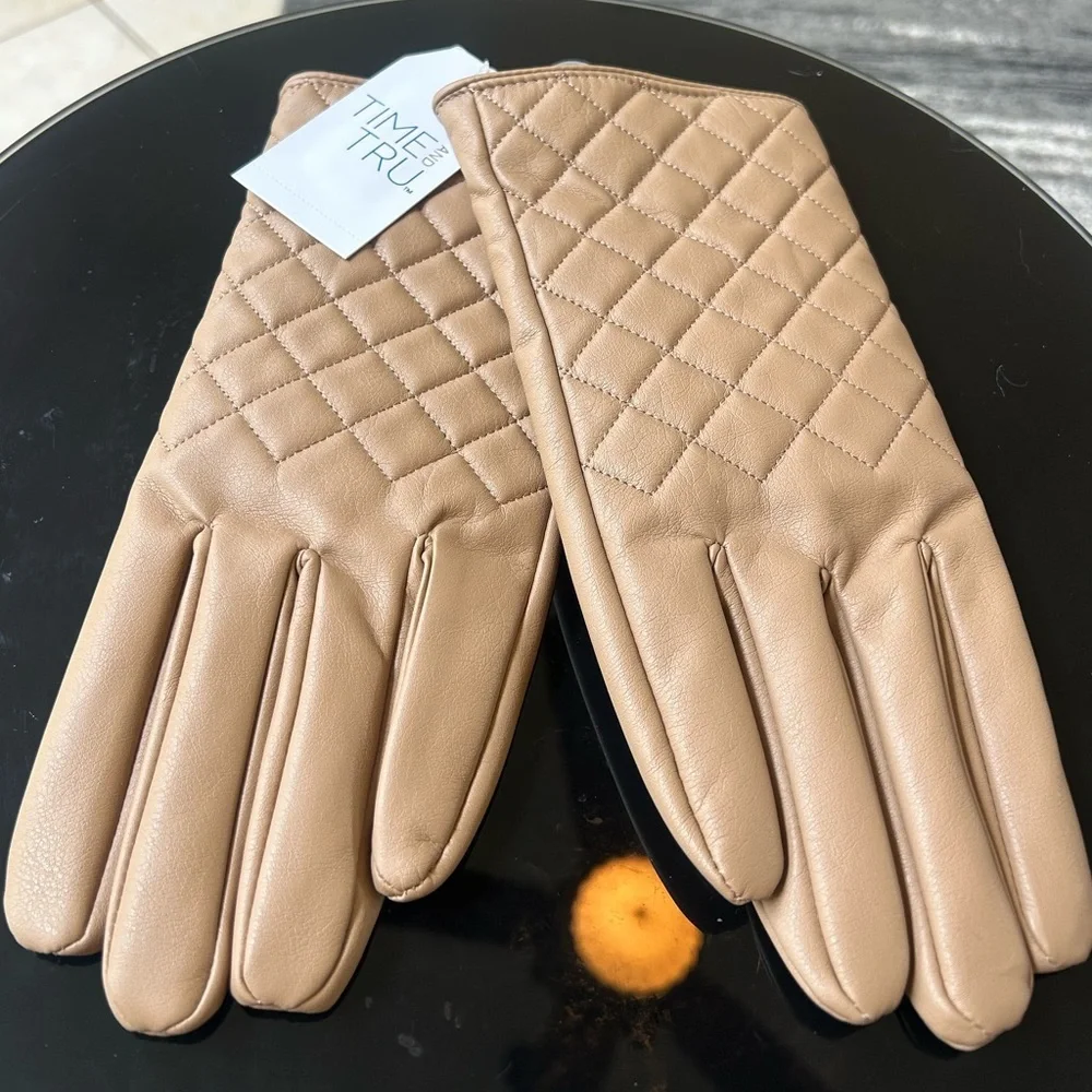 NWT TIME AND TRU Quilted Gloves